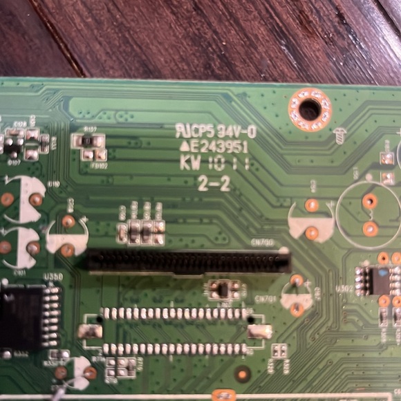 VIZIO 26” Tv motherboard - Picture 4 of 7